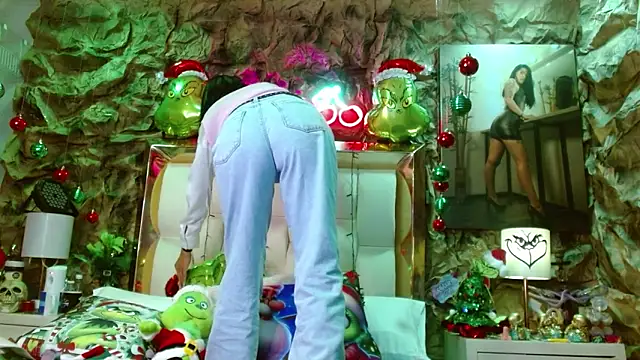 Snapshot of sharoon_cheerry chatting on 12/21/24, 04:57 sharoon cheerry online show from 12/21/24, 04:57