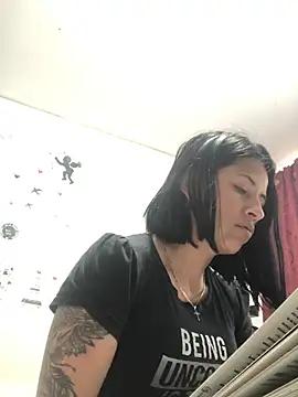 Snapshot of sharoon_cheerry chatting on 02/20/25, 12:36 sharoon cheerry online show from 02/20/25, 12:36