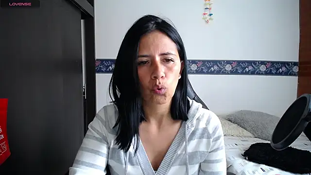 Snapshot of sharoon_cheerry chatting on 09/19/25, 02:07 sharoon cheerry online show from 09/19/25, 02:07