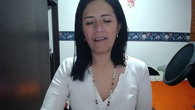 Snapshot of sharoon_cheerry chatting on 09/30/25, 10:42 sharoon cheerry online show from 09/30/25, 10:42