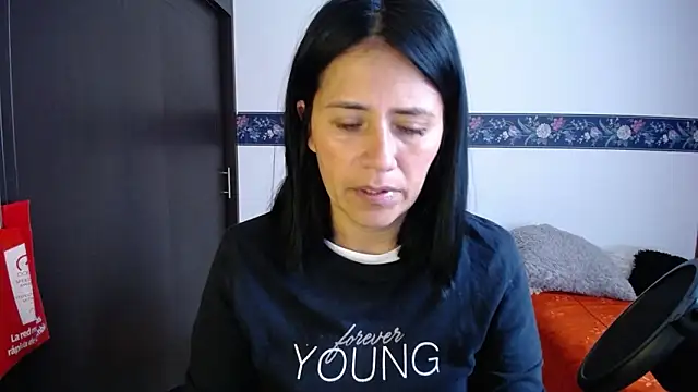 Snapshot of sharoon_cheerry chatting on 10/08/25, 12:03 sharoon cheerry online show from 10/08/25, 12:03