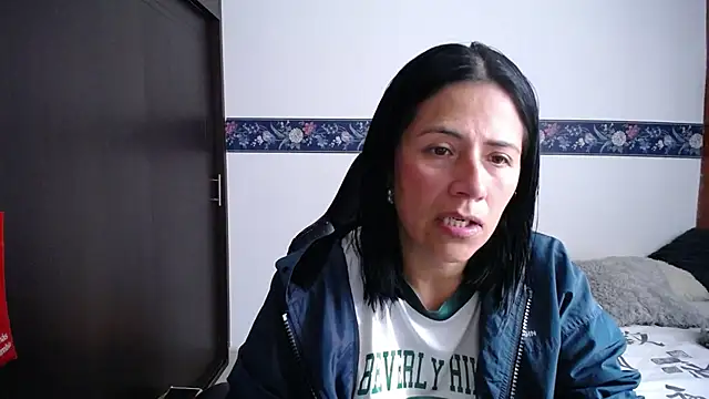 Snapshot of sharoon_cheerry chatting on 10/29/25, 03:03 sharoon cheerry online show from 10/29/25, 03:03