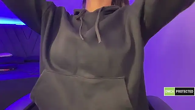 Hottie ishuu online show from 11/16/25, 05:51