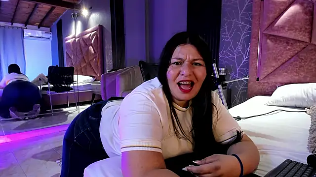 Amanda-Cruz online show from 09/10/25, 01:38