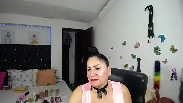 Snapshot of mature_bigboobs10 chatting on 07/12/26, 04:14 mature bigboobs10 online show from 07/12/26, 04:14