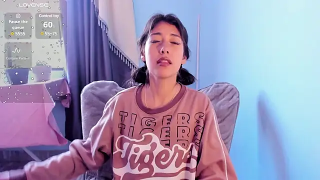 Snapshot of Scarlet_wd18 chatting on 02/28/25, 09:44 Scarlet wd18 online show from 02/28/25, 09:44