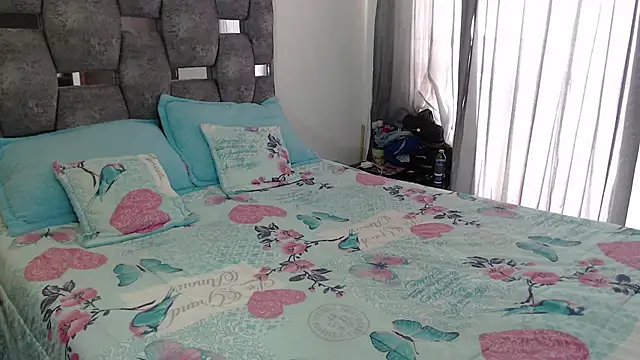 sara hott 1 online show from 03/25/26, 02:45