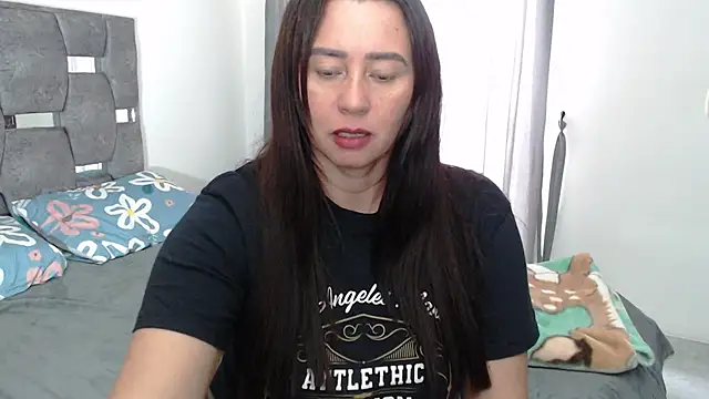 sara hott 1 online show from 05/15/26, 07:43