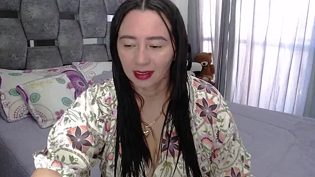 sara hott 1 online show from 05/18/26, 12:22