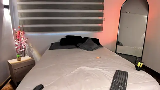 MERIDA TAYLOR online show from 10/29/25, 01:13