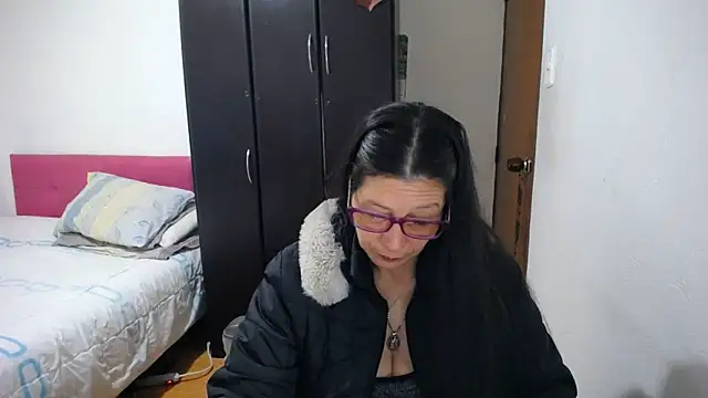 Snapshot of latin49 chatting on 06/15/26, 05:31 latin49 online show from 06/15/26, 05:31