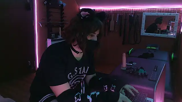 Snapshot of Ginny-the-bdsm-nympho chatting on 12/14/25, 06:12 Ginny-the-bdsm-nympho online show from 12/14/25, 06:12