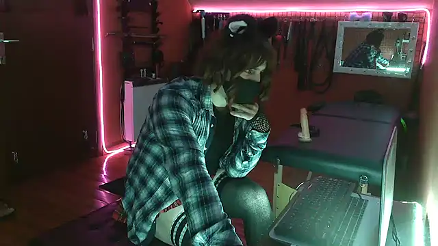 Snapshot of Ginny-the-bdsm-nympho chatting on 03/29/26, 05:02 Ginny-the-bdsm-nympho online show from 03/29/26, 05:02