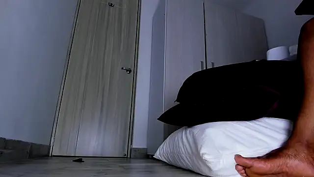 Skarleth69 online show from 11/13/25, 02:21