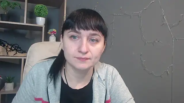 NinaFlawlees online show from 12/01/25, 12:54