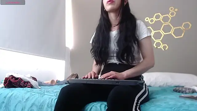 Snapshot of adriscute chatting on 01/09/25, 09:16 adriscute online show from 01/09/25, 09:16