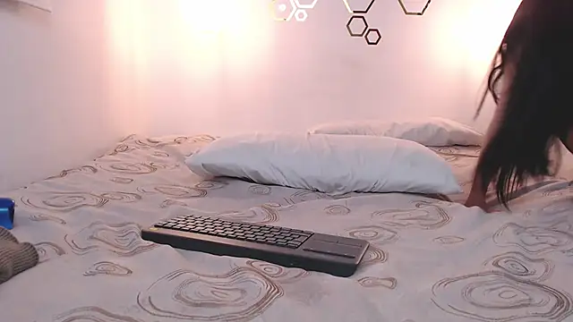 Snapshot of adriscute chatting on 03/17/25, 08:18 adriscute online show from 03/17/25, 08:18