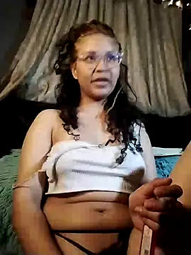 Snapshot of Hathorlove chatting on 12/17/24, 11:05 Hathorlove online show from 12/17/24, 11:05