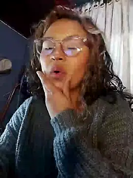 Snapshot of Hathorlove chatting on 12/30/24, 10:34 Hathorlove online show from 12/30/24, 10:34