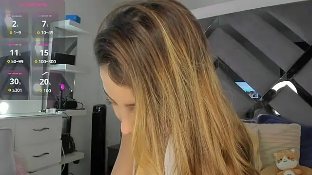 monroeglez5  online show from 03/19/26, 09:41