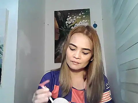 Snapshot of Kisses-13 chatting on 02/24/25, 03:31 Kisses-13 online show from 02/24/25, 03:31
