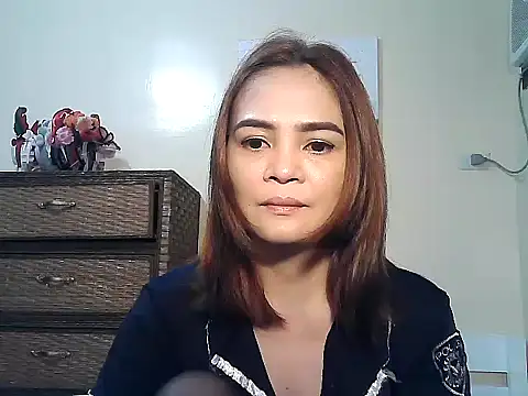 Snapshot of Kisses-13 chatting on 09/18/25, 05:26 Kisses-13 online show from 09/18/25, 05:26