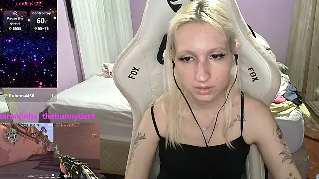 Snapshot of bunnydark00 chatting on 11/21/25, 12:32 bunnydark00 online show from 11/21/25, 12:32