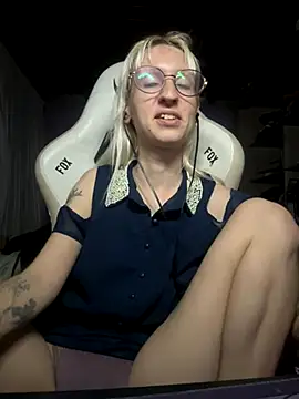 Snapshot of bunnydark00 chatting on 11/22/25, 03:16 bunnydark00 online show from 11/22/25, 03:16