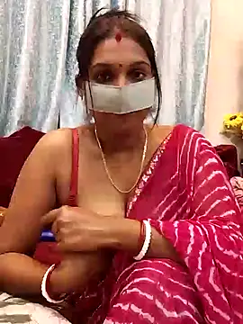 Snapshot of Queen_Dolly chatting on 12/29/24, 05:44 Queen Dolly online show from 12/29/24, 05:44