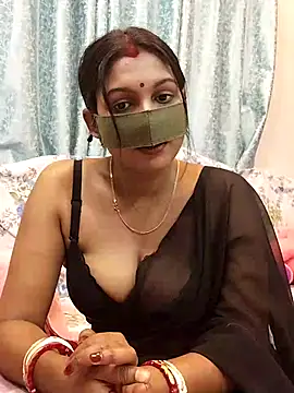 Snapshot of Queen_Dolly chatting on 03/18/25, 06:04 Queen Dolly online show from 03/18/25, 06:04