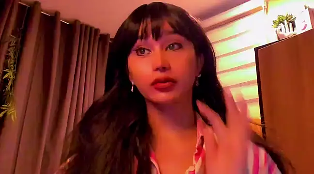 Snapshot of YOURCRISTINAS chatting on 02/05/25, 03:52 YOURCRISTINAS online show from 02/05/25, 03:52