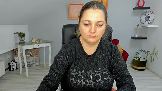 Snapshot of LollaGirl chatting on 01/17/25, 04:17 LollaGirl online show from 01/17/25, 04:17