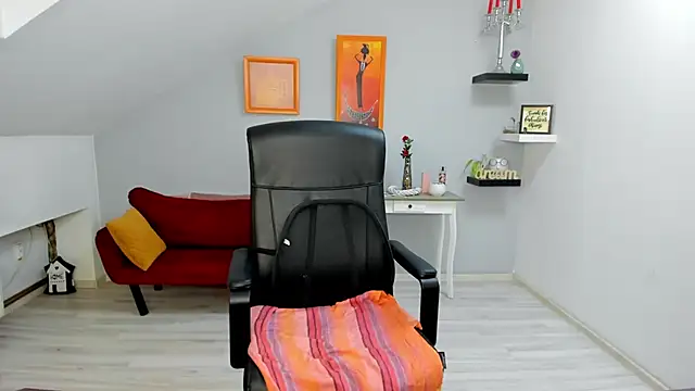 LollaGirl online show from 01/16/26, 04:27