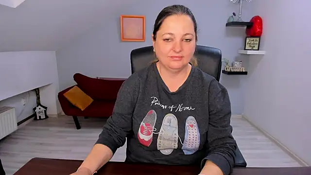 LollaGirl online show from 03/16/26, 04:07