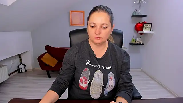 LollaGirl online show from 03/20/26, 04:17