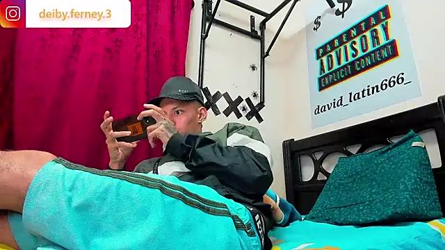 Snapshot of davidlatin66 chatting on 03/06/25, 01:27 davidlatin66 online show from 03/06/25, 01:27