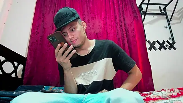 Snapshot of davidlatin66 chatting on 10/02/25, 07:10 davidlatin66 online show from 10/02/25, 07:10