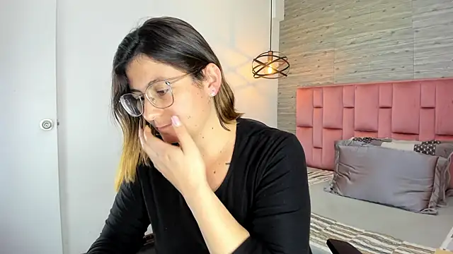 SarahDeyvis online show from 10/23/25, 05:23