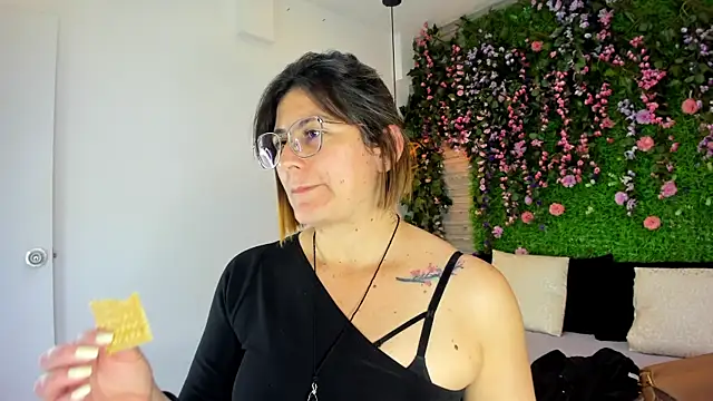 SarahDeyvis online show from 11/28/25, 03:25