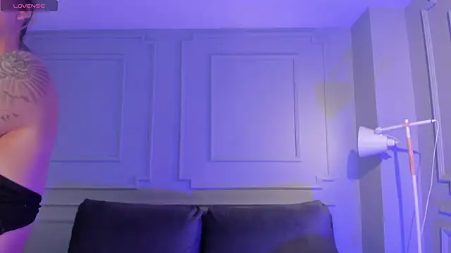 EveBensonX online show from 02/03/25, 11:42