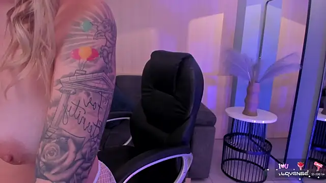 EveBensonX online show from 02/04/25, 08:59