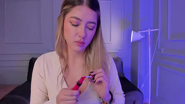 EveBensonX online show from 02/06/25, 12:05