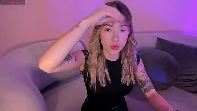 EveBensonX online show from 02/25/25, 12:13