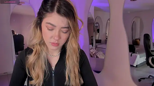 EveBensonX online show from 09/25/25, 07:28