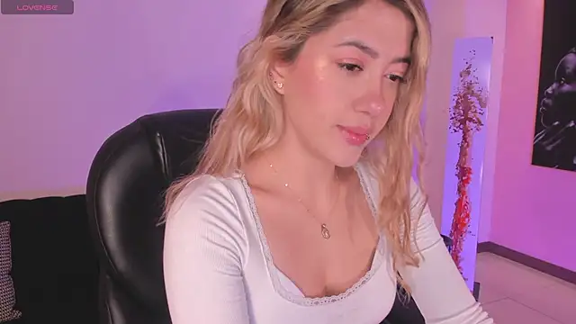 EveBensonX online show from 12/03/25, 11:30