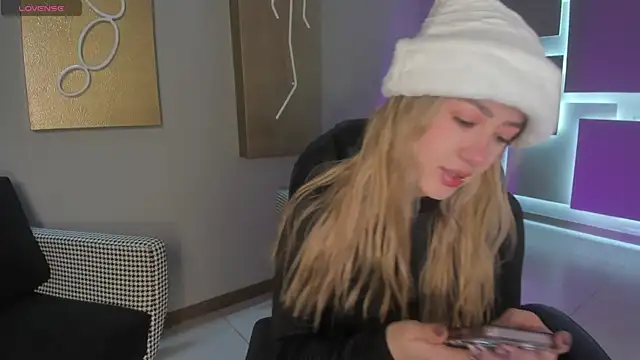 EveBensonX online show from 12/16/25, 12:43