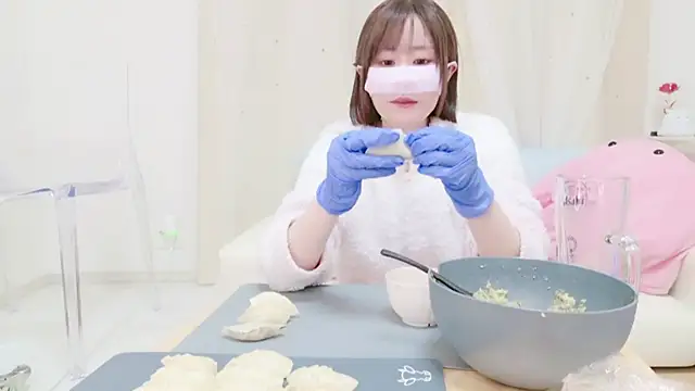 Snapshot of Yuu__k chatting on 12/22/24, 01:00 Yuu  k online show from 12/22/24, 01:00