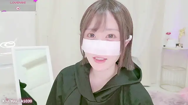 Snapshot of Yuu__k chatting on 12/27/24, 02:01 Yuu  k online show from 12/27/24, 02:01