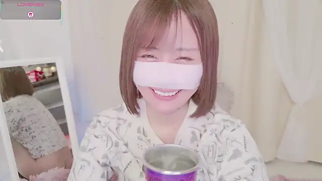 Snapshot of Yuu__k chatting on 02/16/25, 04:32 Yuu  k online show from 02/16/25, 04:32