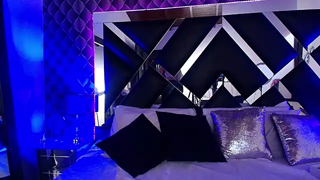 victoriaa lee  online show from 09/15/25, 07:14